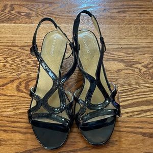Black wedge heals